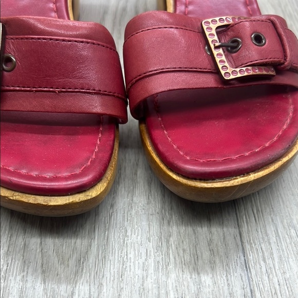 Two Lips Red Sandals - Picture 4 of 11